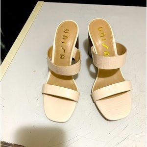 New Unisa cream sandals with heels size 7.5 M